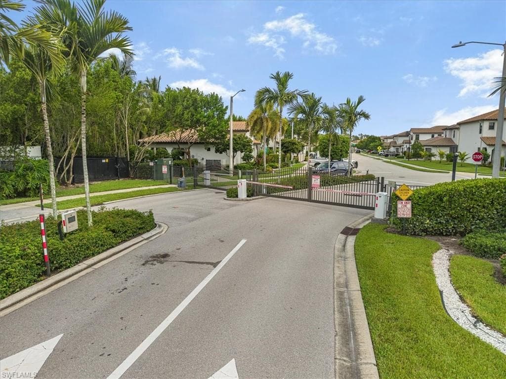 8805 Madrid Cir, Naples, FL 34104-35