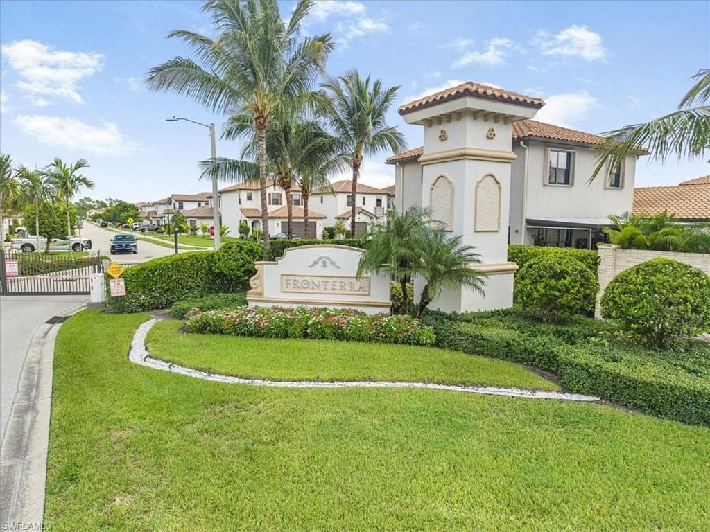 8805 Madrid Cir, Naples, FL 34104-4