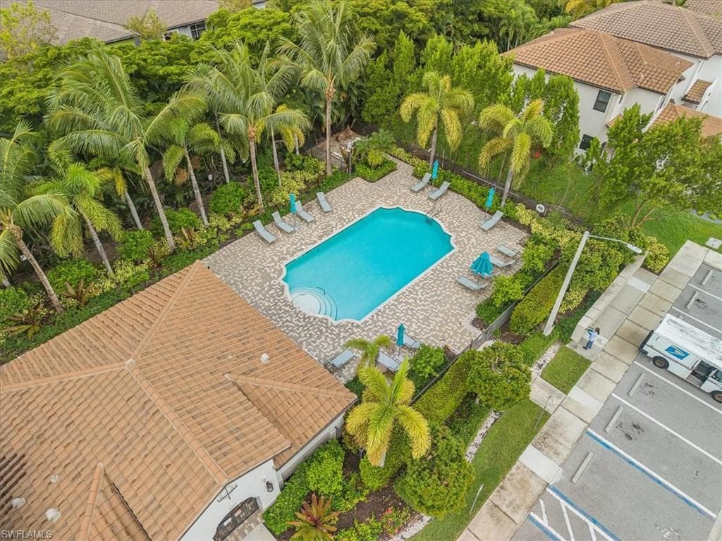 8805 Madrid Cir, Naples, FL 34104-5