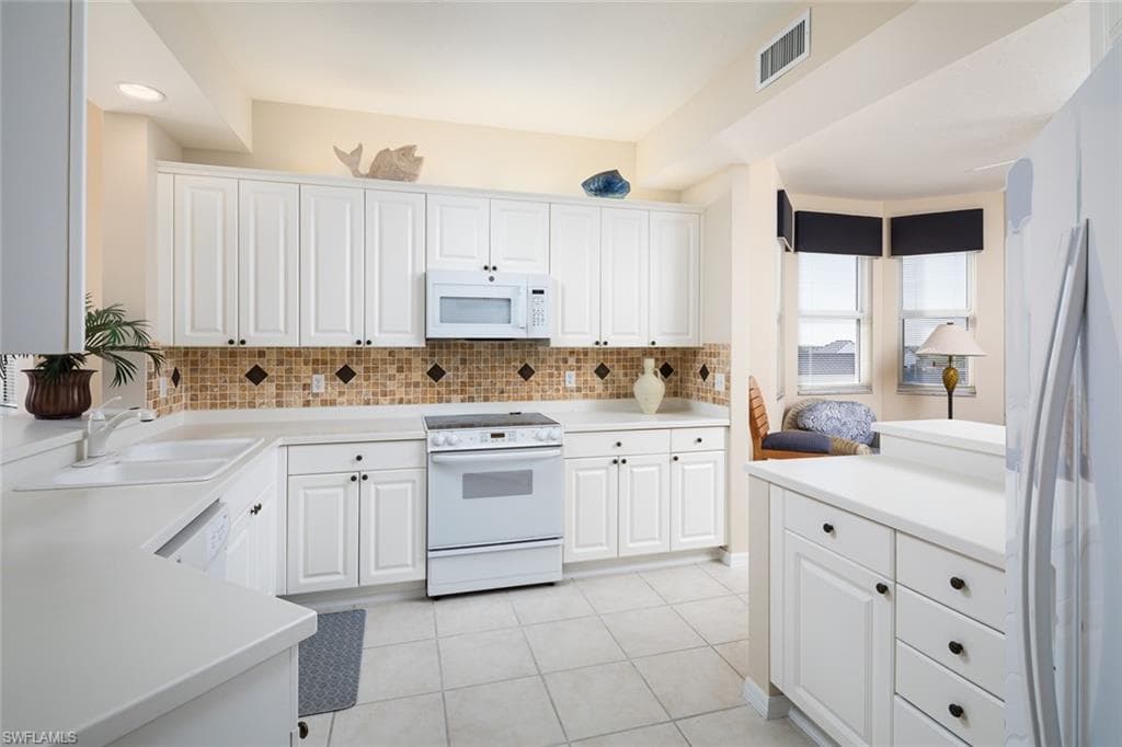 410 Flagship Dr 806, Naples, FL 34108-10