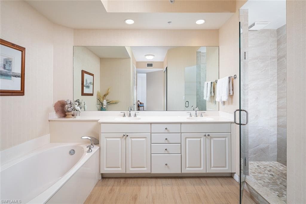 410 Flagship Dr 806, Naples, FL 34108-15