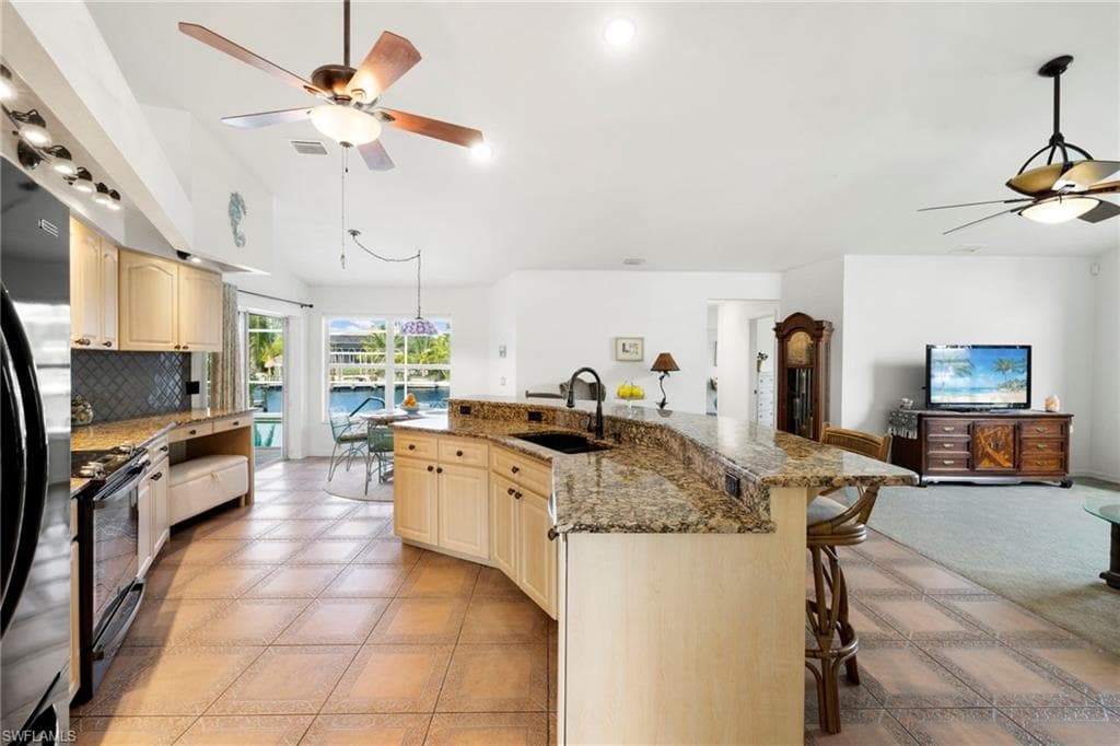726 37th Pl, Cape Coral, FL 33993-9