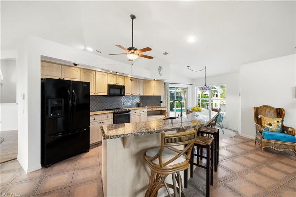726 37th Pl, Cape Coral, FL 33993-10
