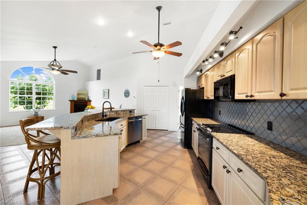 726 37th Pl, Cape Coral, FL 33993-13