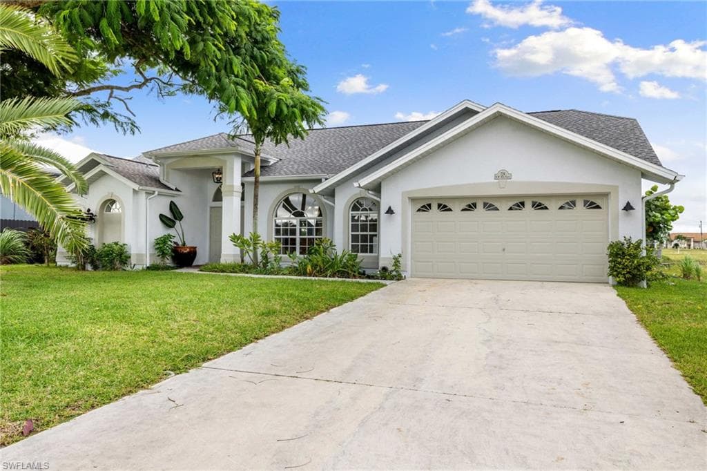 726 37th Pl, Cape Coral, FL 33993-1