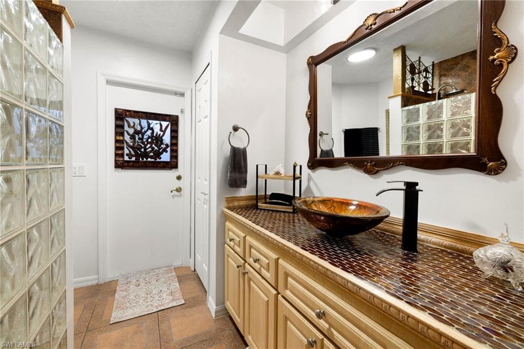 726 37th Pl, Cape Coral, FL 33993-30