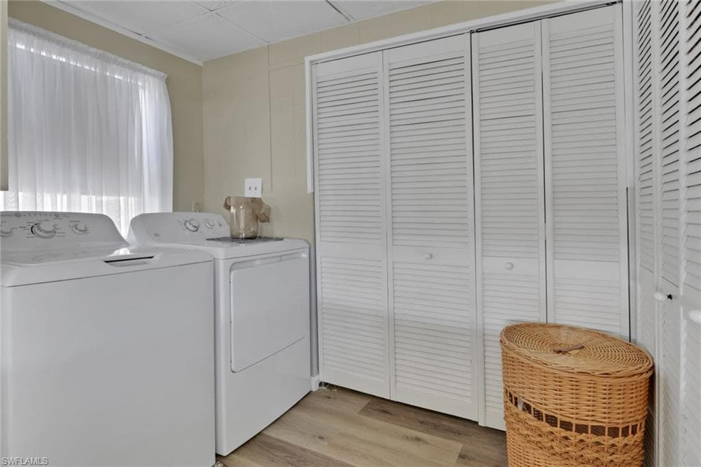 20 Derhenson Dr, Naples, FL 34114-15