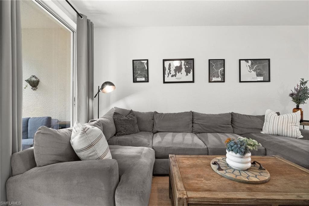 3235 Cypress Glen Way 307, Naples, FL 34109-18