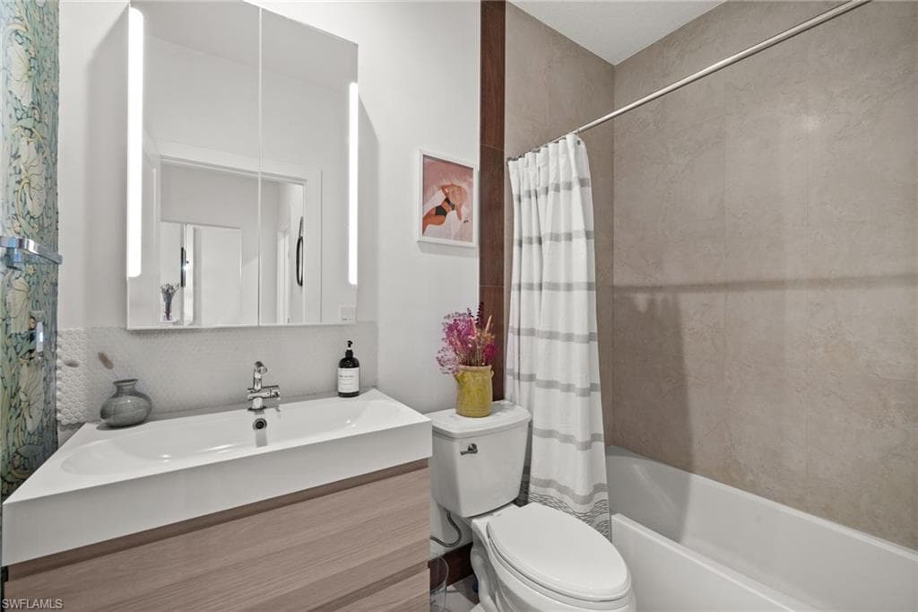 3235 Cypress Glen Way 307, Naples, FL 34109-30