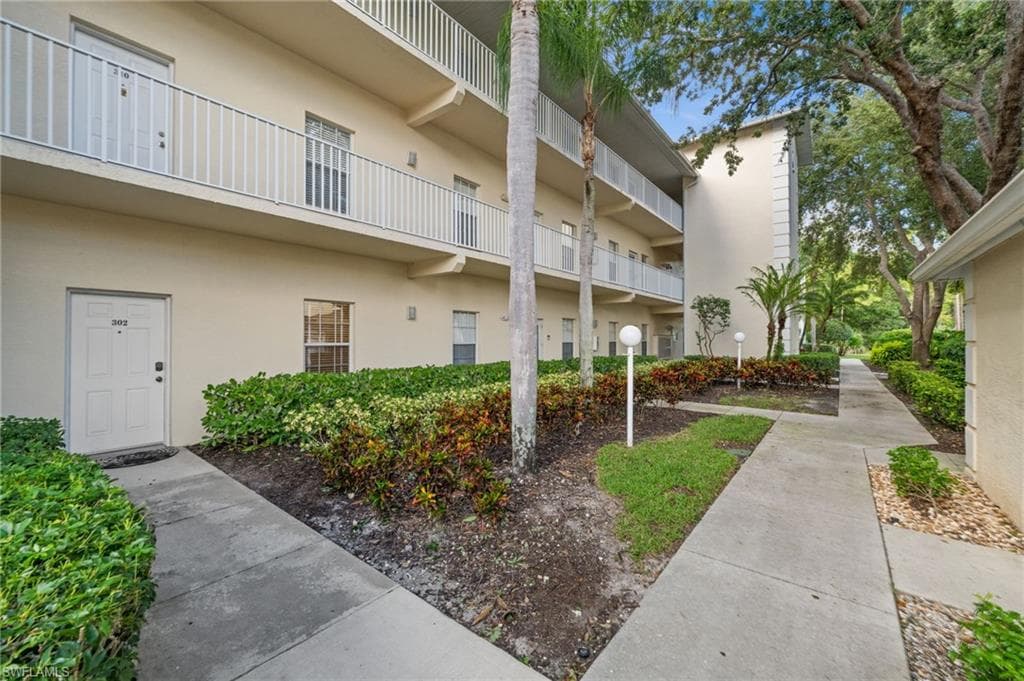 3235 Cypress Glen Way 307, Naples, FL 34109-39