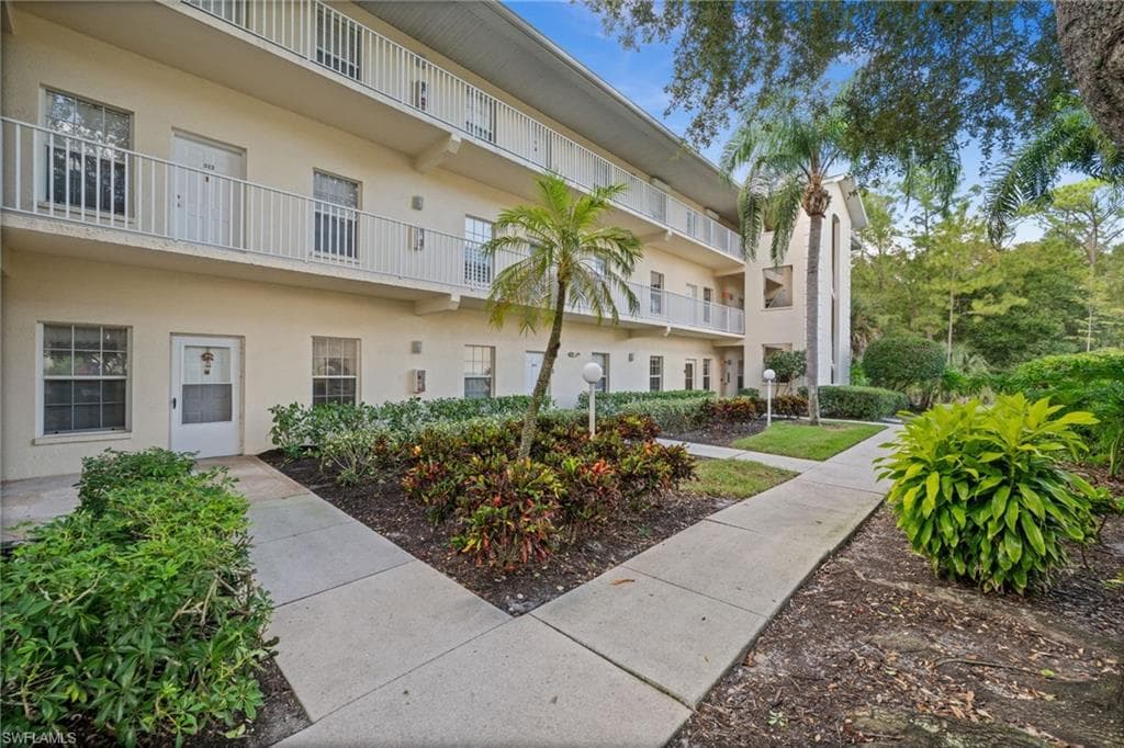 3235 Cypress Glen Way 307, Naples, FL 34109-40