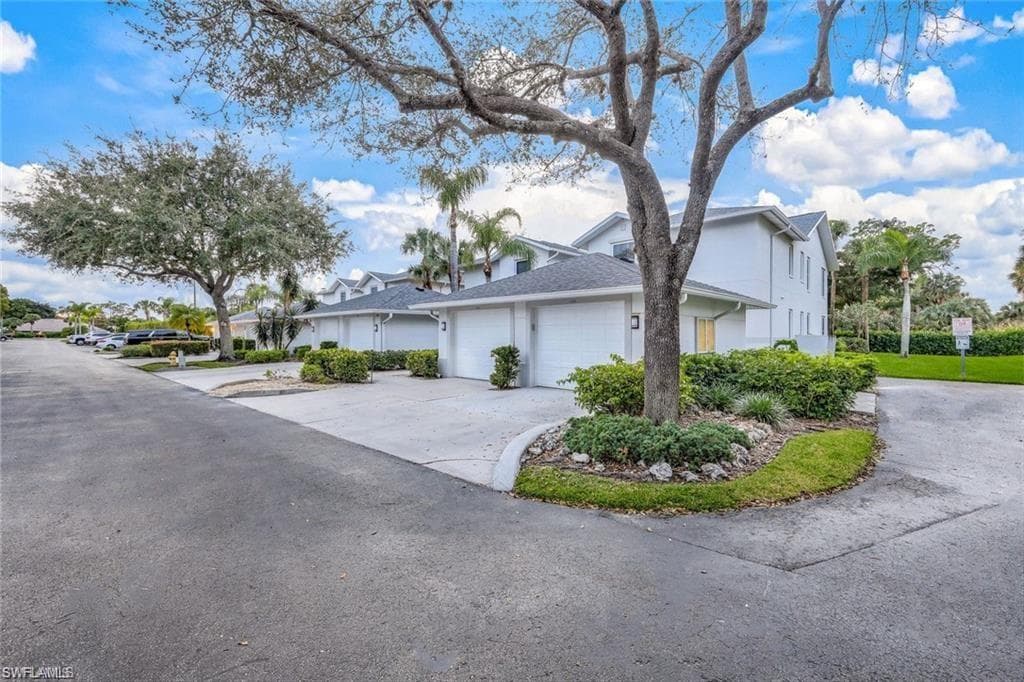 1345 Charleston Square Dr 102, Naples, FL 34110-2