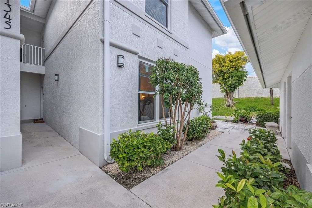 1345 Charleston Square Dr 102, Naples, FL 34110-3