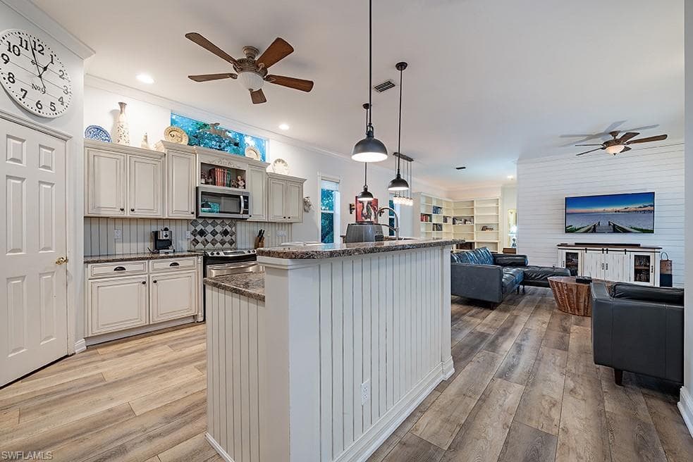 5070 Palmetto Woods Dr, Naples, FL 34119-4