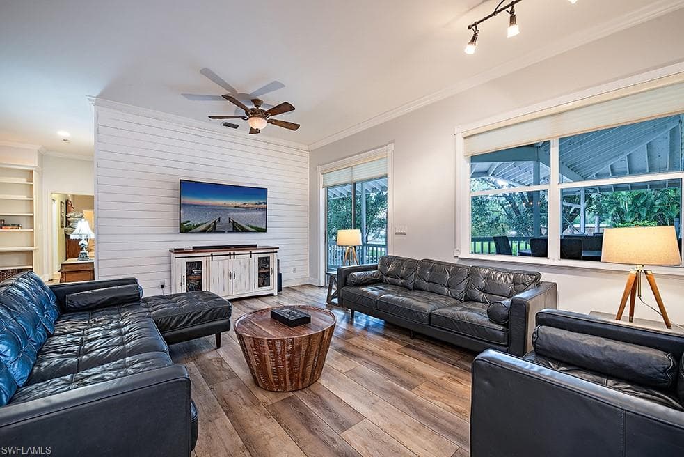 5070 Palmetto Woods Dr, Naples, FL 34119-7