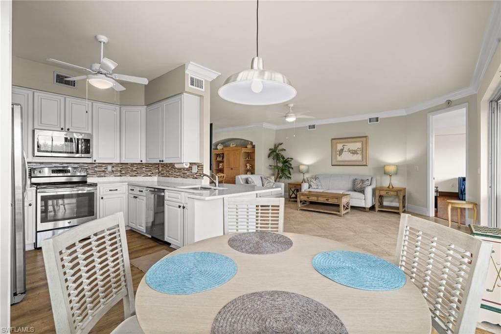 3909 Loblolly Bay Dr 102, Naples, FL 34114-17