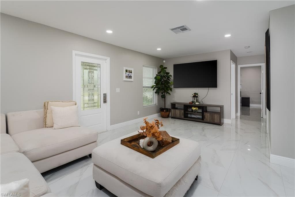 5170 19th Ct SW, Naples, FL 34116-3