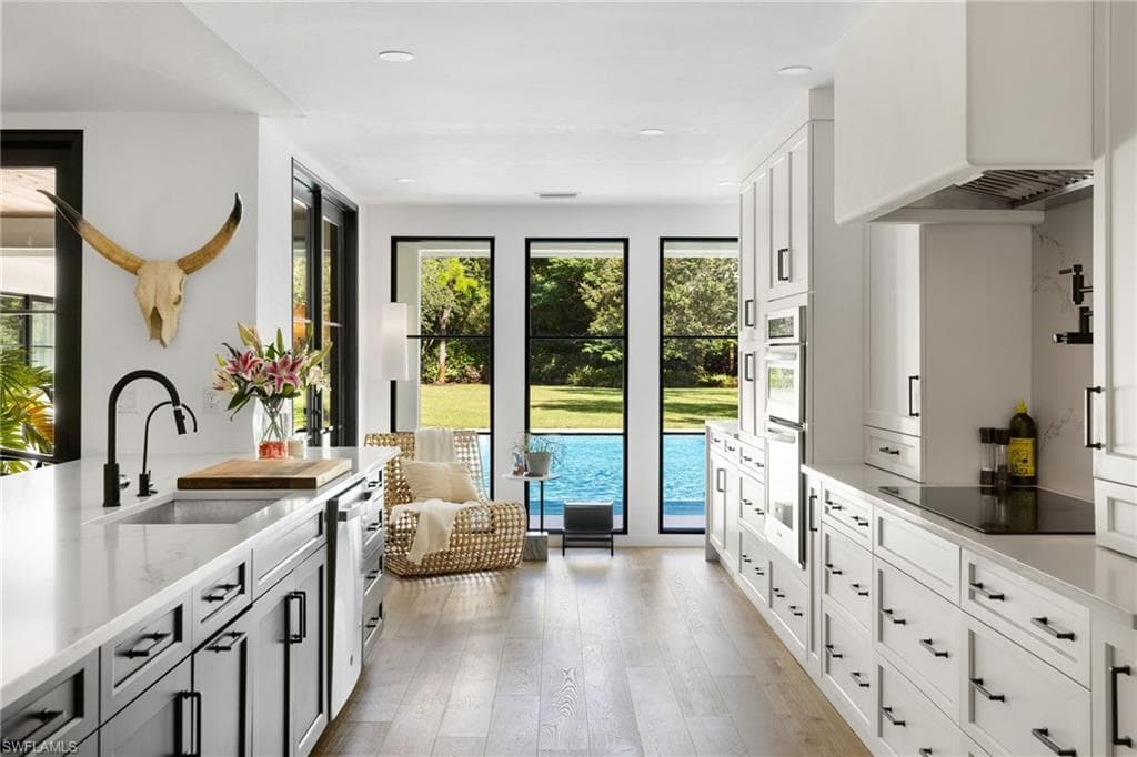 6818 Trail Blvd, Naples, FL 34108-8