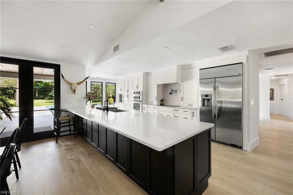 6818 Trail Blvd, Naples, FL 34108-9