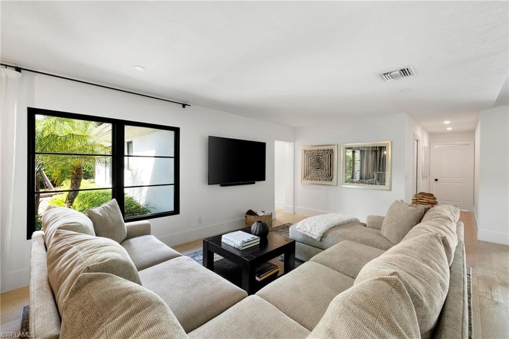 6818 Trail Blvd, Naples, FL 34108-11