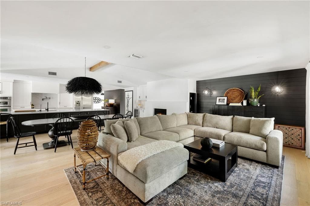 6818 Trail Blvd, Naples, FL 34108-12