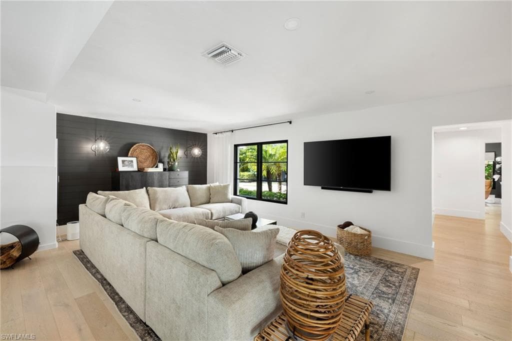 6818 Trail Blvd, Naples, FL 34108-13