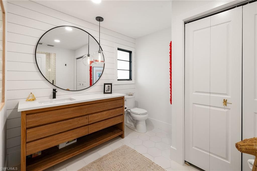 6818 Trail Blvd, Naples, FL 34108-25