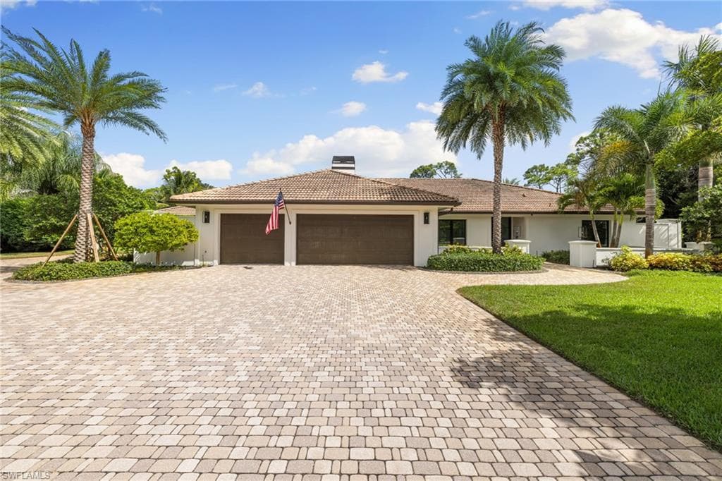 6818 Trail Blvd, Naples, FL 34108-1