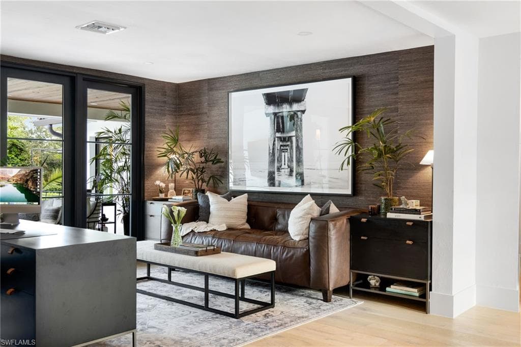 6818 Trail Blvd, Naples, FL 34108-29