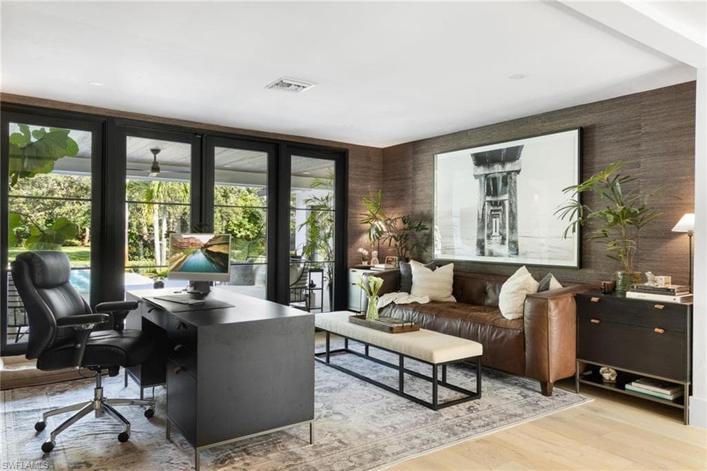 6818 Trail Blvd, Naples, FL 34108-31