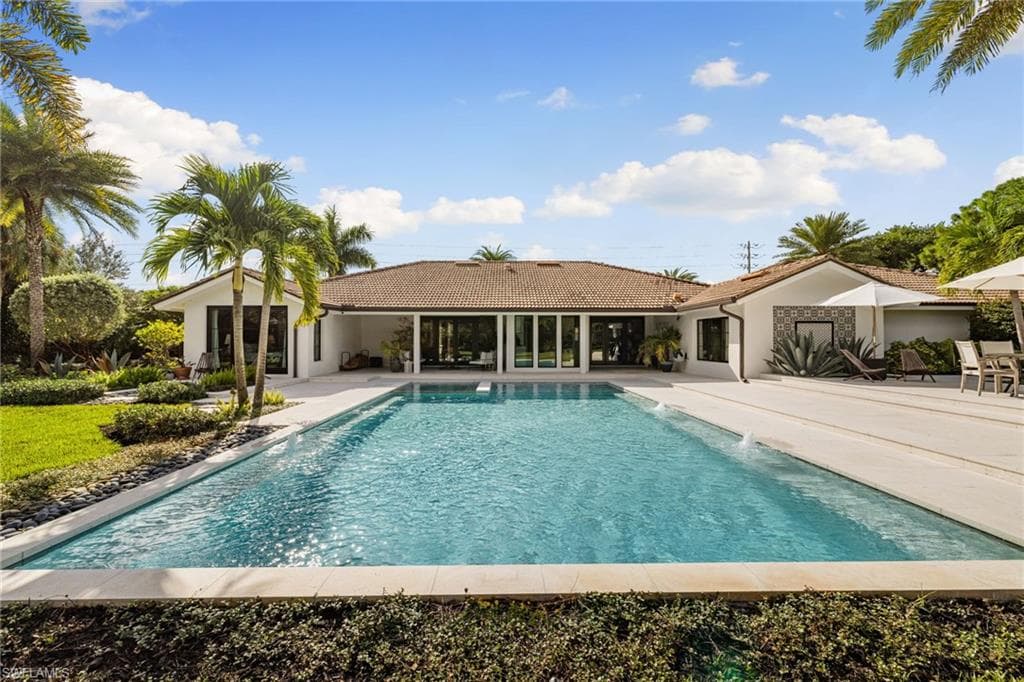 6818 Trail Blvd, Naples, FL 34108-41