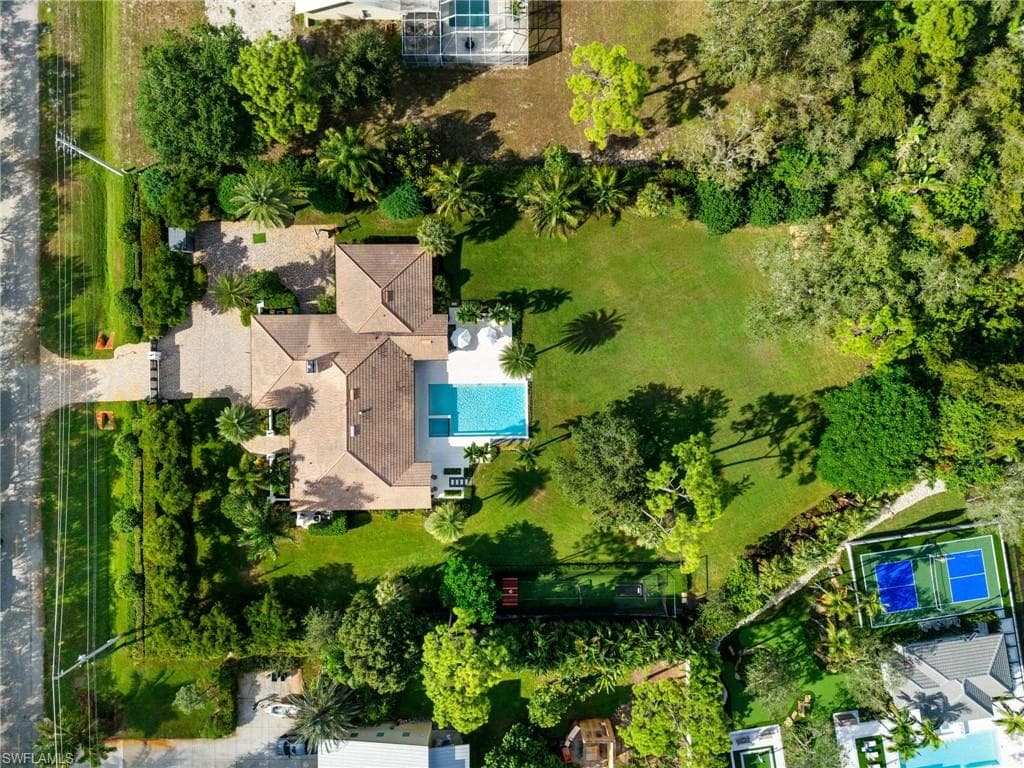 6818 Trail Blvd, Naples, FL 34108-47