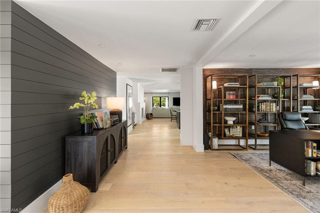 6818 Trail Blvd, Naples, FL 34108-6