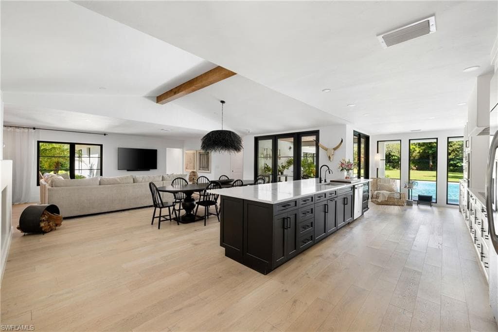 6818 Trail Blvd, Naples, FL 34108-7