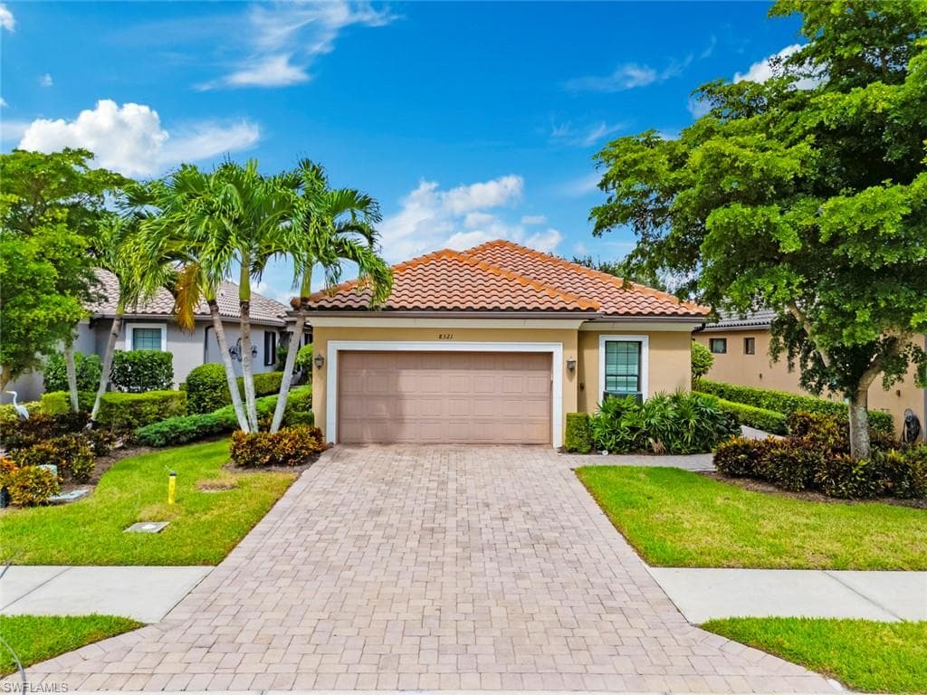 8321 Lucello Ter N, Naples, FL 34114-1