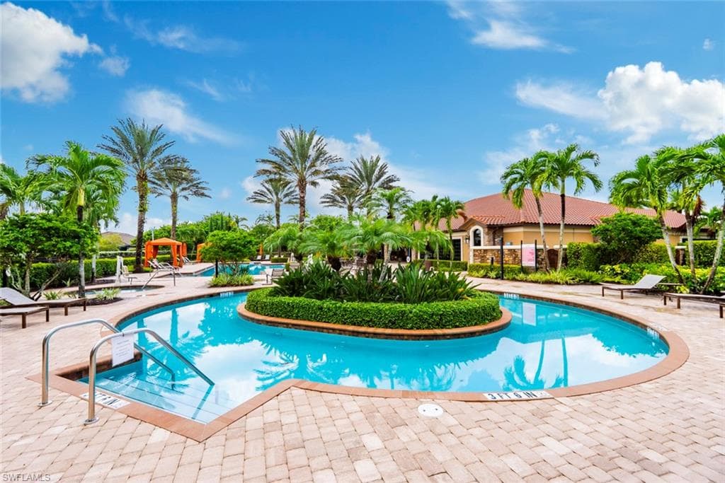 8321 Lucello Ter N, Naples, FL 34114-37