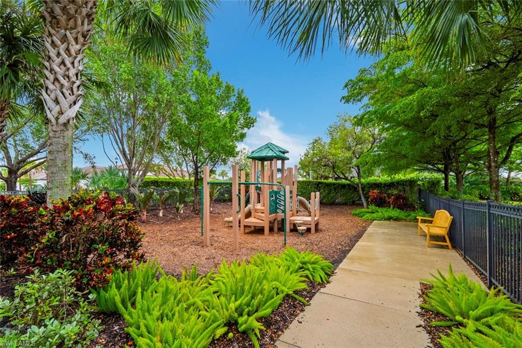 8321 Lucello Ter N, Naples, FL 34114-40
