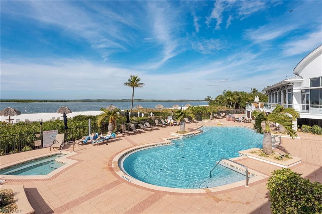 381 Leatherfern Ln, Marco Island, FL 34145-36