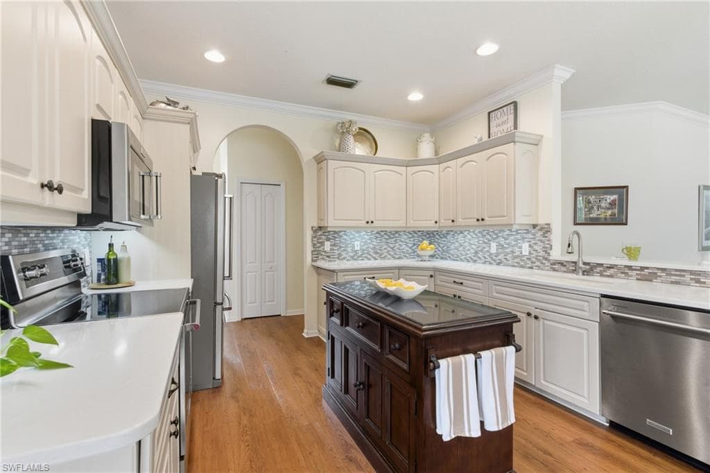 189 Skipping Stone Ln, Naples, FL 34119-18