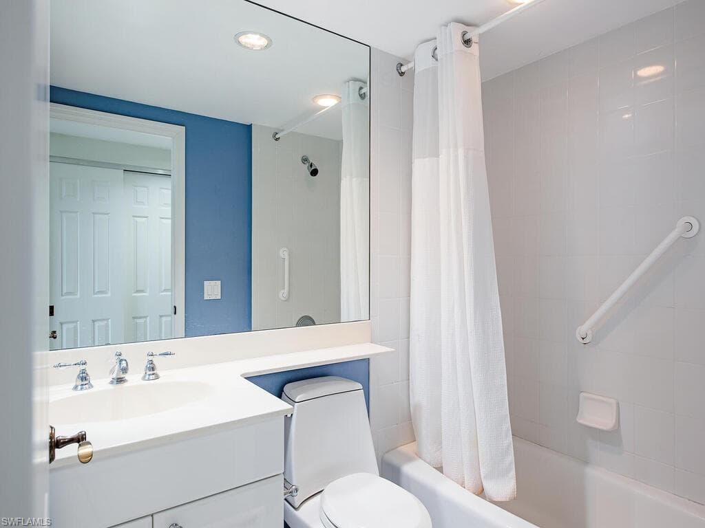 7425 Pelican Bay Blvd 1103, Naples, FL 34108-10