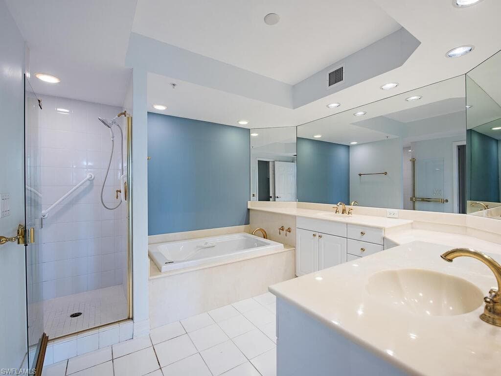 7425 Pelican Bay Blvd 1103, Naples, FL 34108-12
