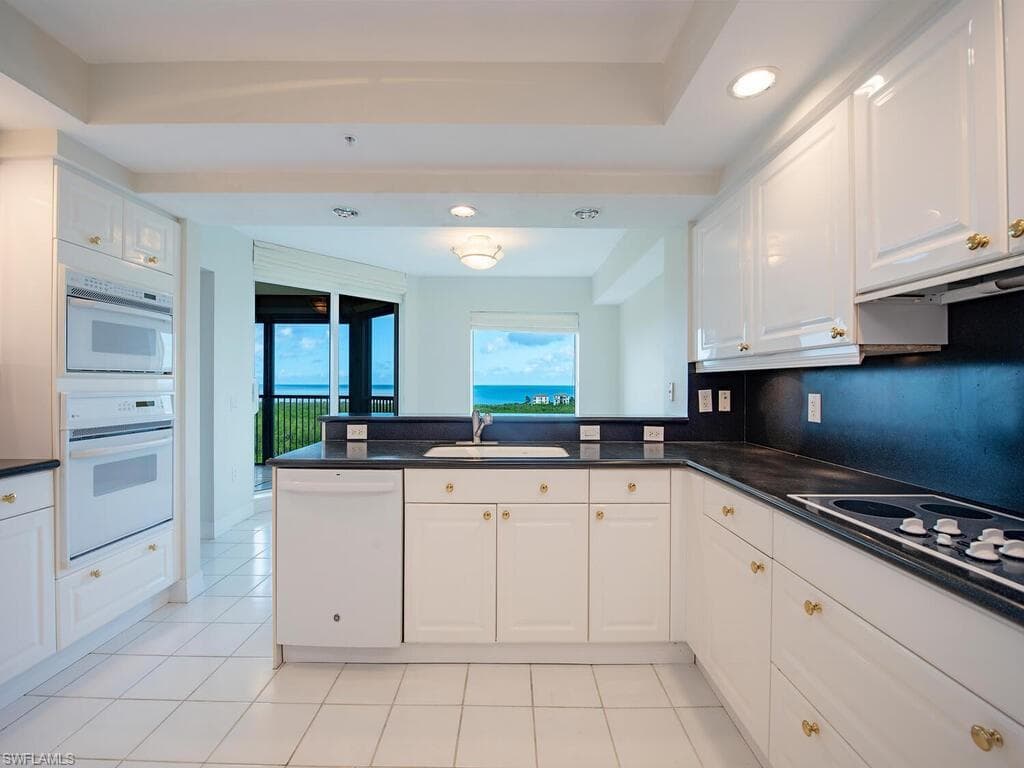 7425 Pelican Bay Blvd 1103, Naples, FL 34108-5