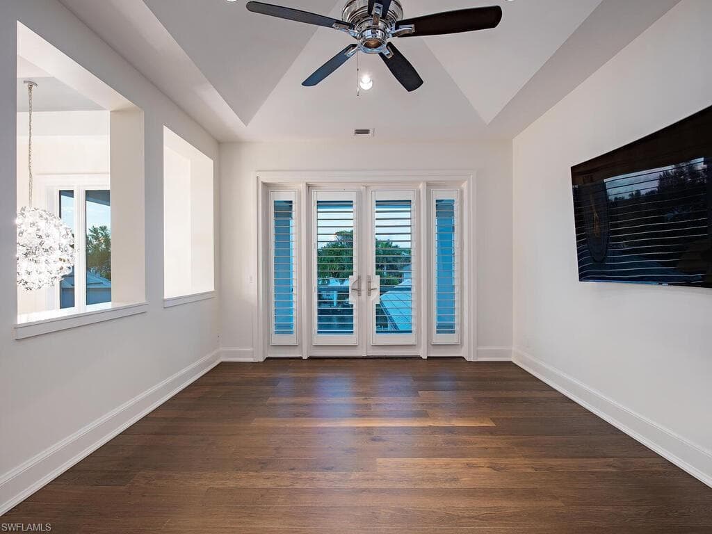 605 Galleon Dr, Naples, FL 34102-24