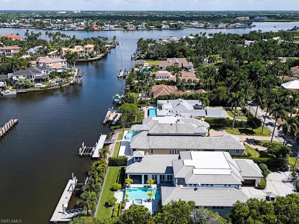 605 Galleon Dr, Naples, FL 34102-33