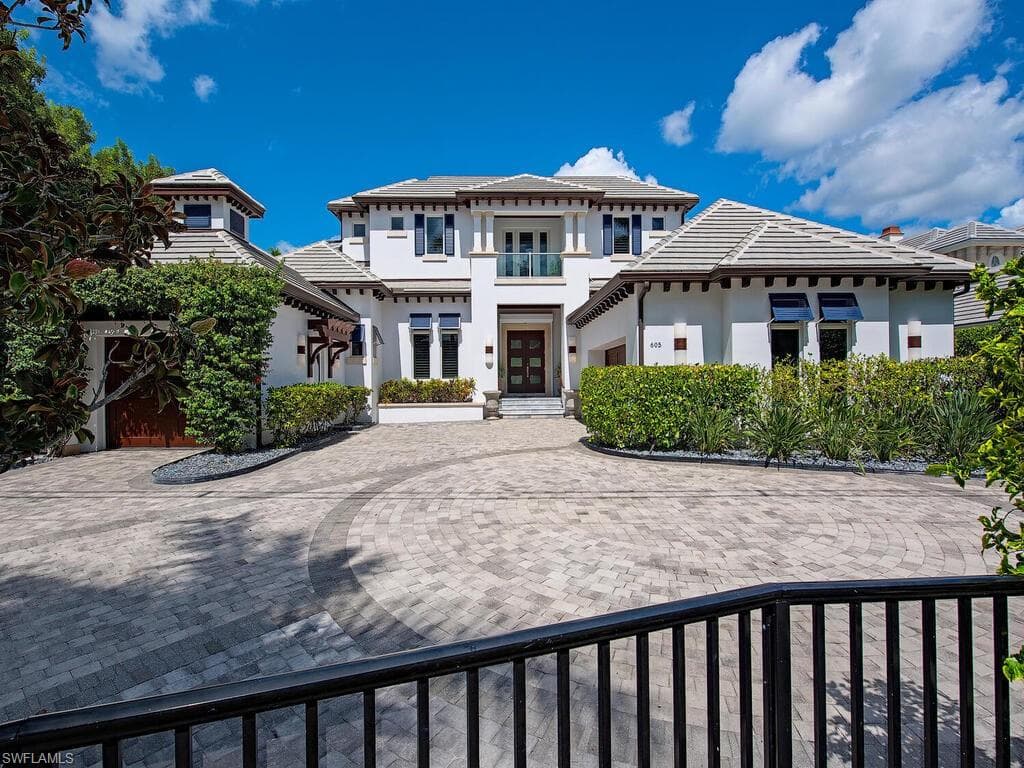 605 Galleon Dr, Naples, FL 34102-6