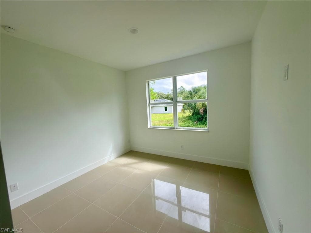 523 Harry Thayer Ave S, Lehigh Acres, FL 33974-15