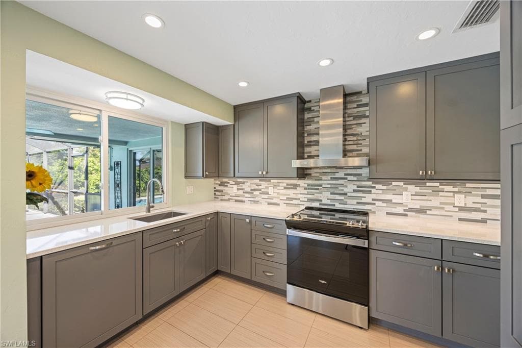 9757 Berkshire St, Naples, FL 34109-10