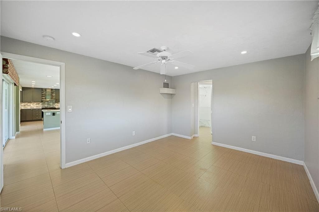 9757 Berkshire St, Naples, FL 34109-13