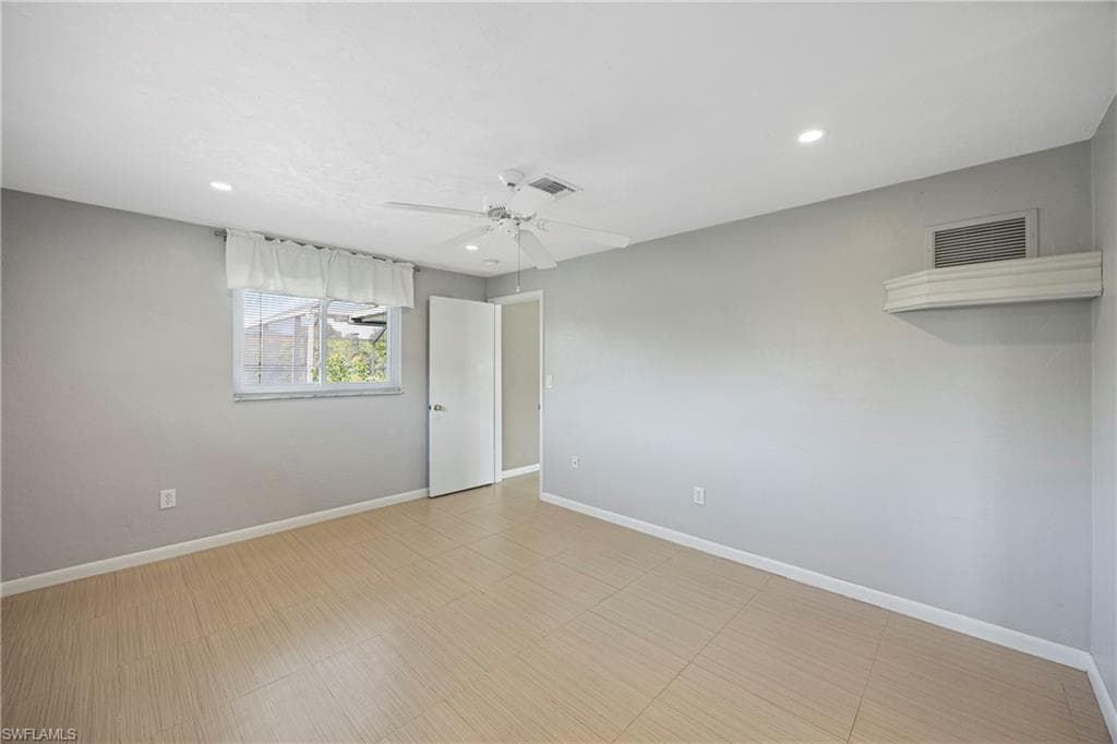 9757 Berkshire St, Naples, FL 34109-14