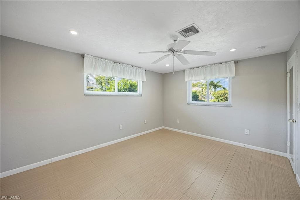 9757 Berkshire St, Naples, FL 34109-15